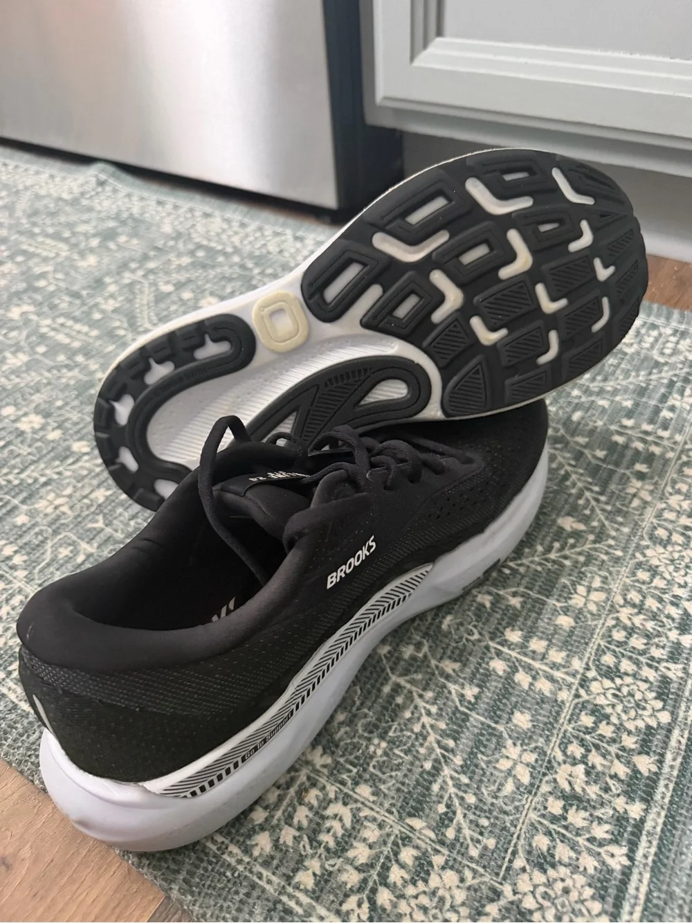 Brooks Men's Adrenaline 24 GTS Running Shoes - Black/White Size 11